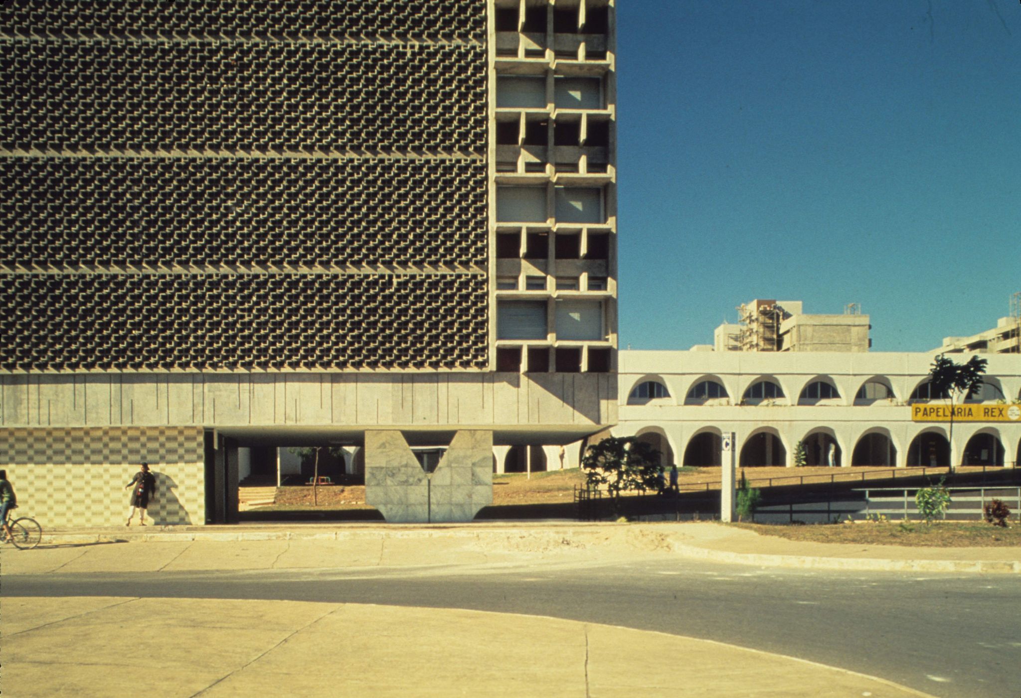 Superquadra de Brasília, 1981, Hugo Segawa