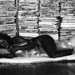 Fotógrafa sul-africana Zanele Muholi celebra a negritude em série de autorretratos